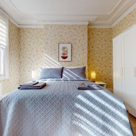 Cheerful 4 Bedroom Victorian House With Back Courtyard Londra Dış mekan fotoğraf