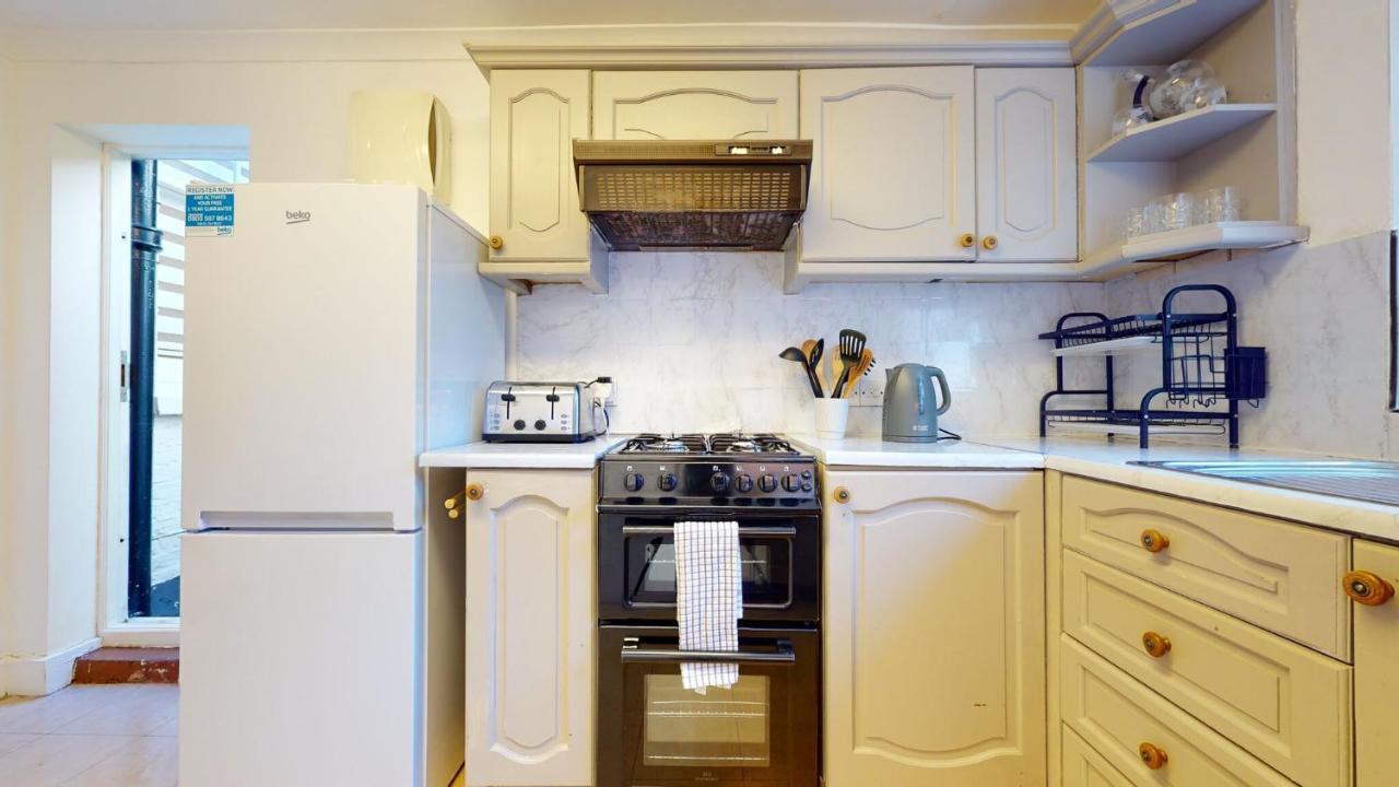 Cheerful 4 Bedroom Victorian House With Back Courtyard Londra Dış mekan fotoğraf